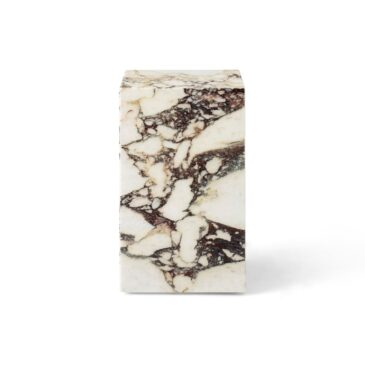 Audo Copenhagen PLINTH TALL -sohvapöytä, Calacatta Viola -marmori – Designsuosikki