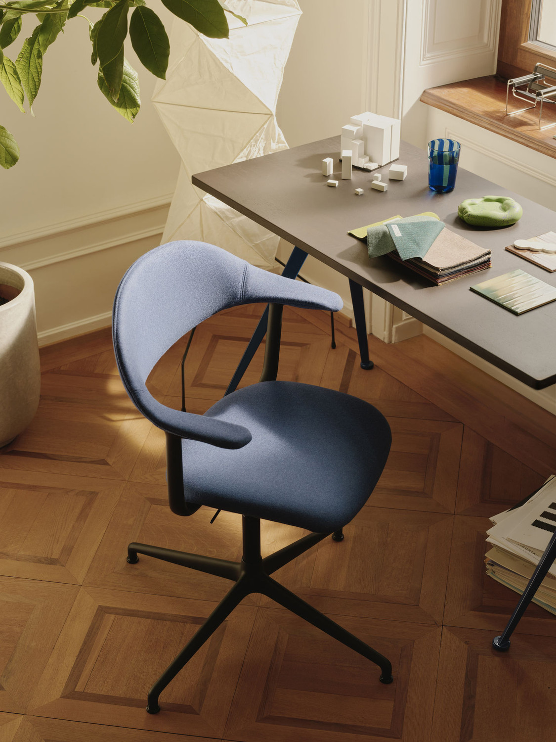Vitra COMPAS DIRECTION desk - Image 3